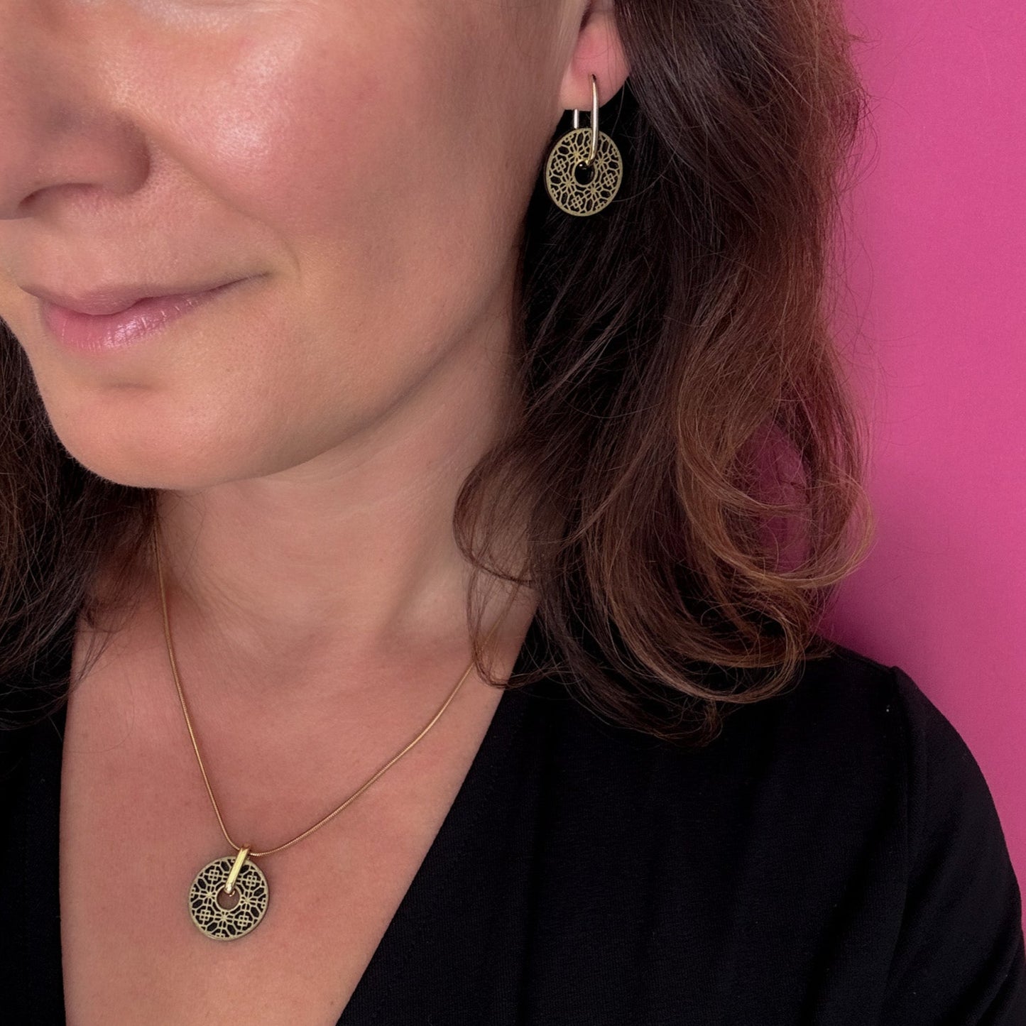 Donna Hoops in Gold