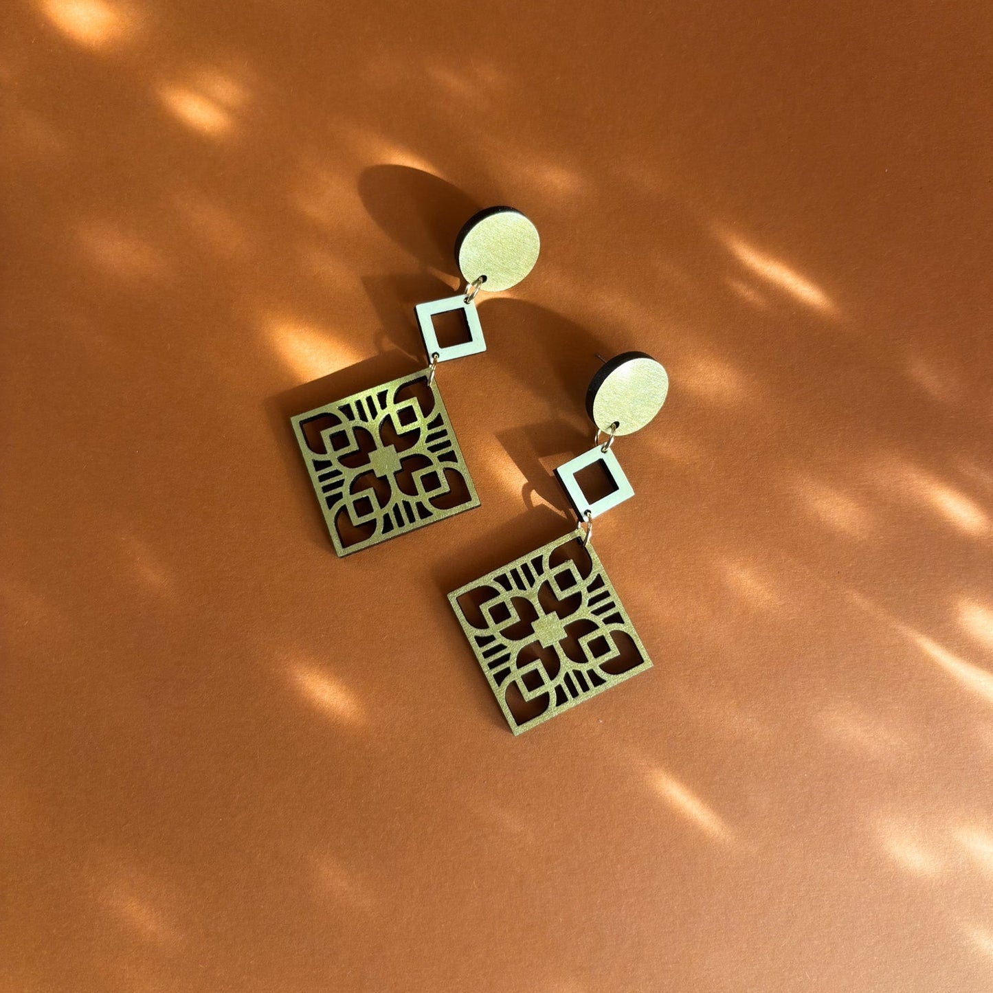 Gloria Dangles