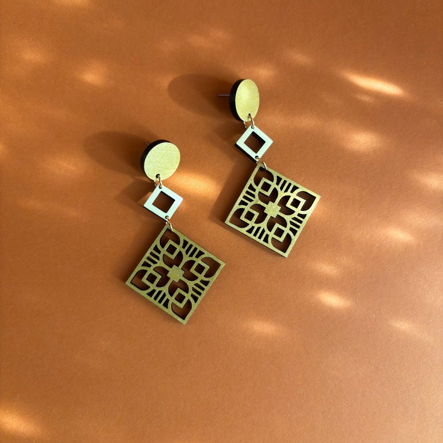 Gloria Dangles