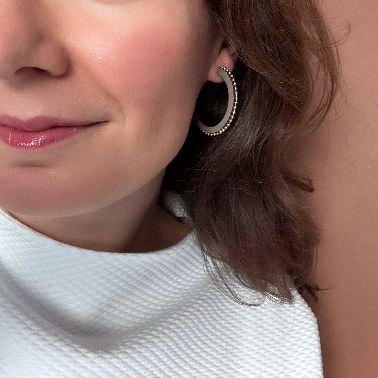 Cleo Hoops Large in Grey Brown