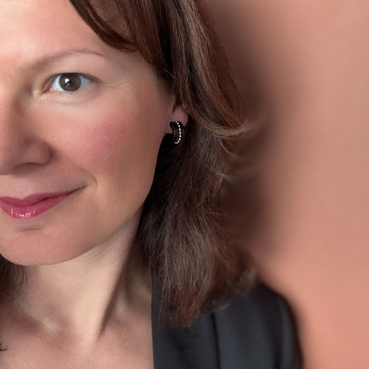 Cleo Hoops Small & Wide in Black