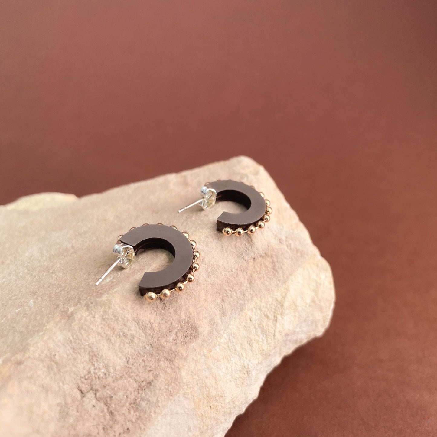 Cleo Hoops Small in Grey Brown