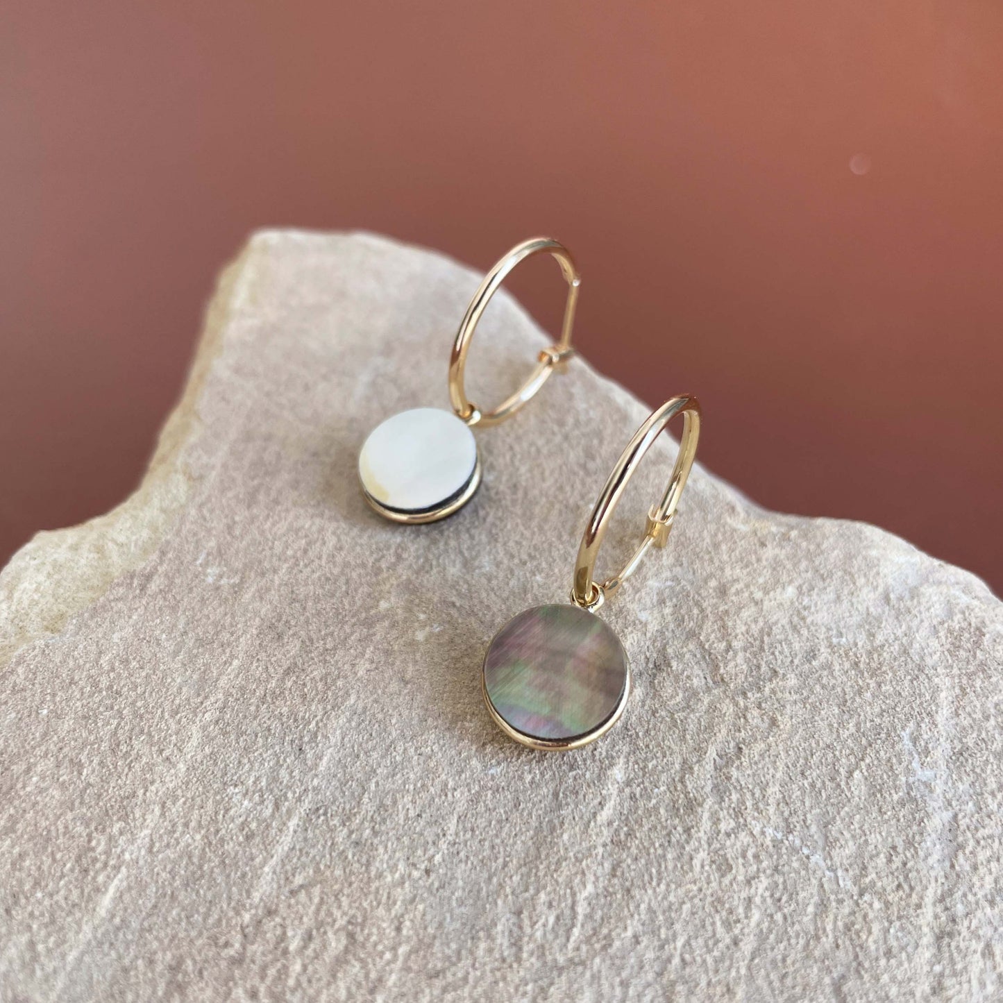 Gaia Reversible Pearl Earrings in Brown and White