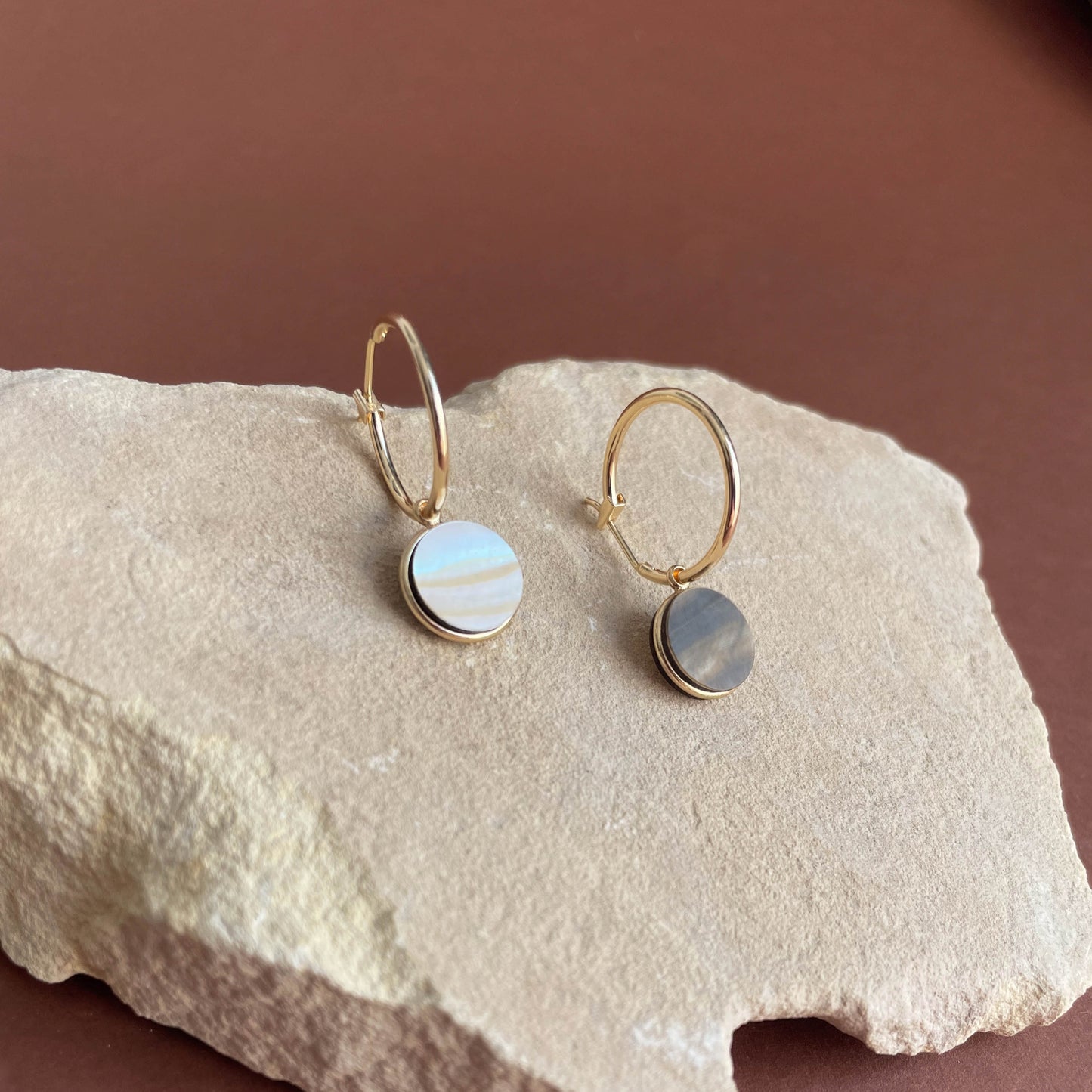 Gaia Reversible Pearl Earrings in Brown and White