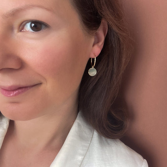 Gaia Reversible Pearl Earrings in Brown and White