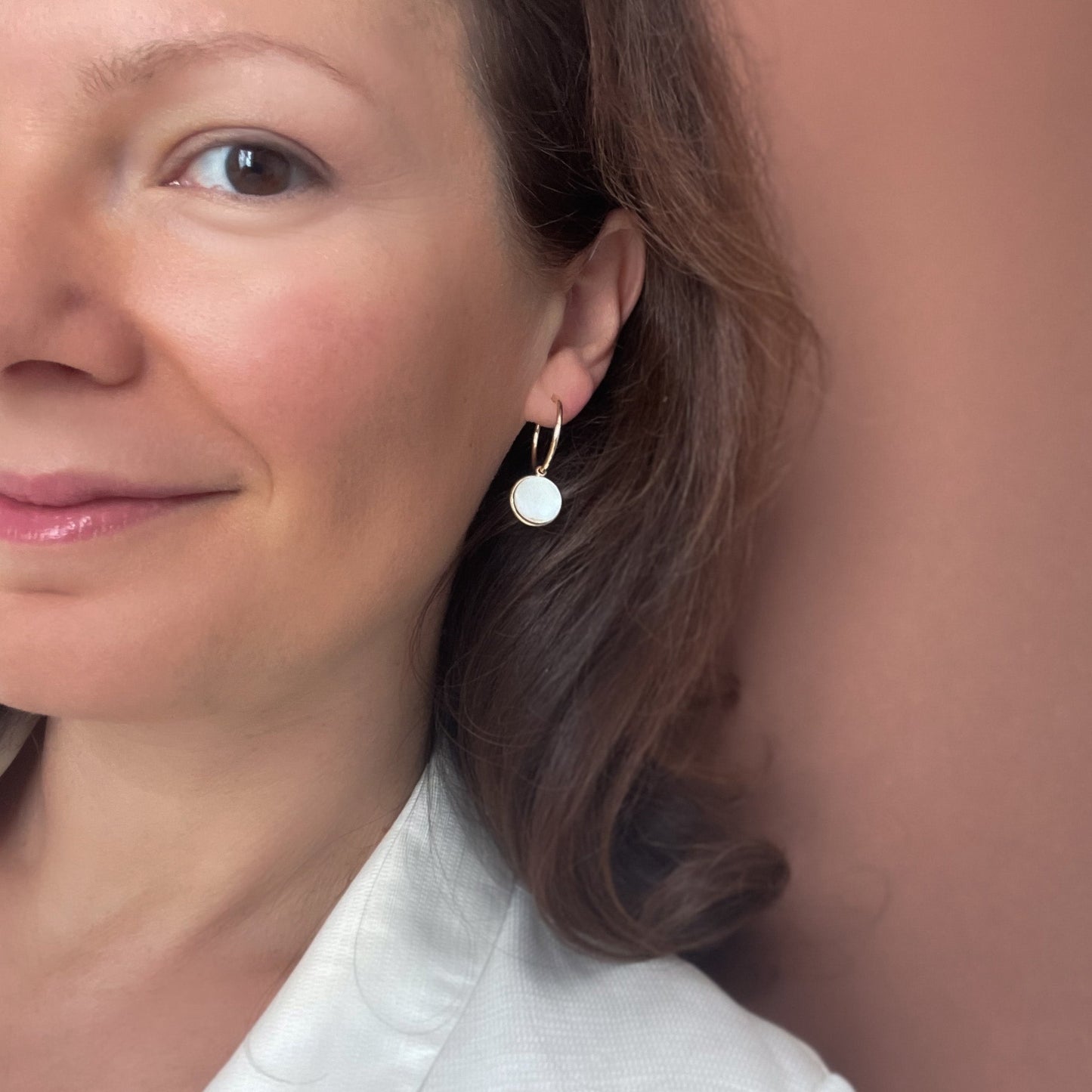 Gaia Reversible Pearl Earrings in Brown and White