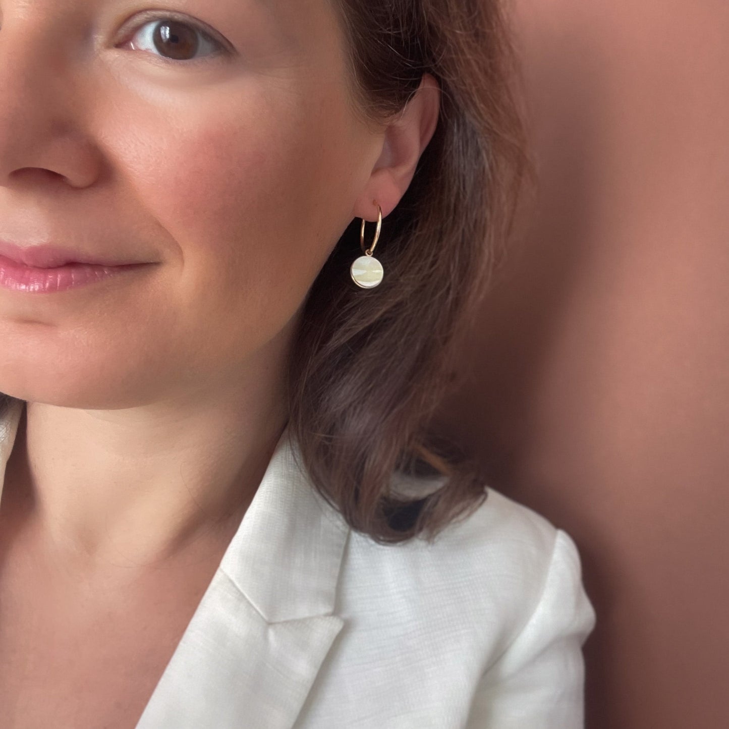 Gaia Reversible Pearl Earrings in Brown and White