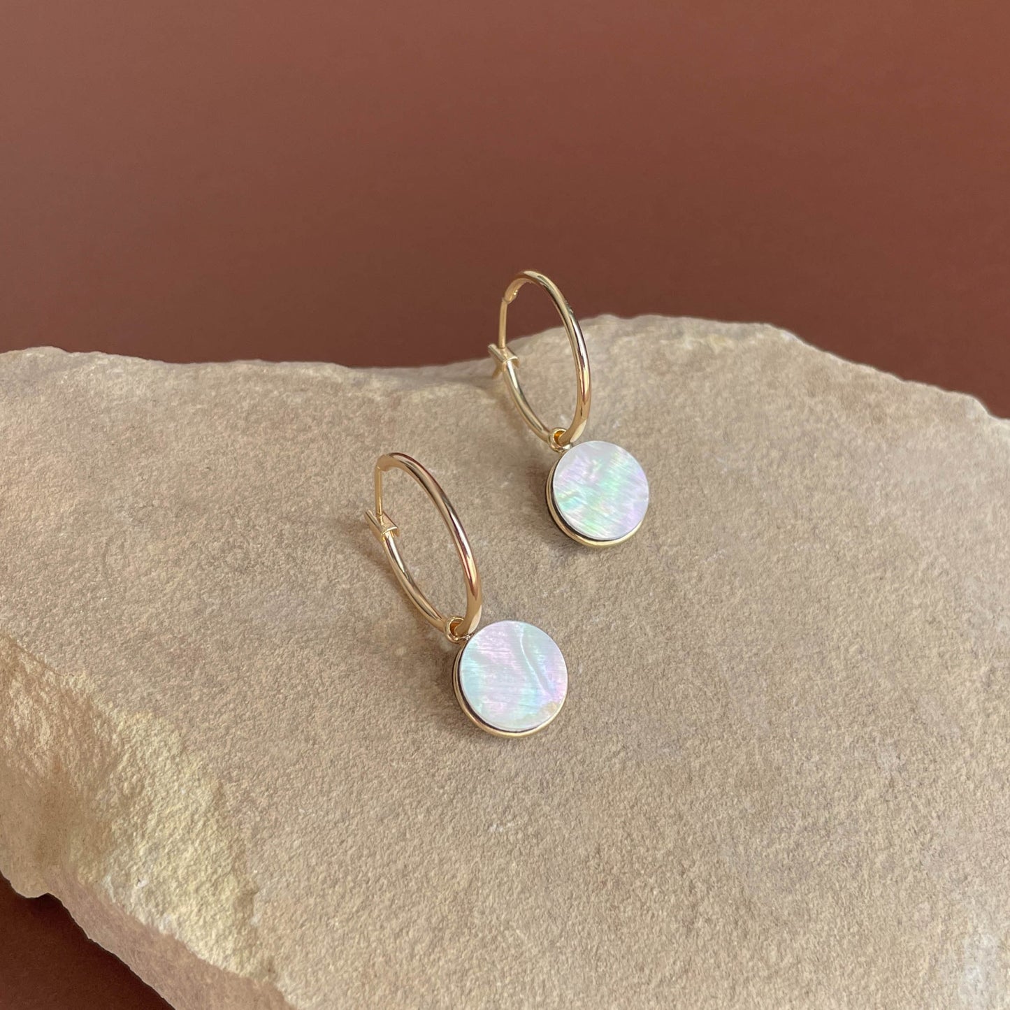 Gaia Reversible Pearl Earrings in Brown and White