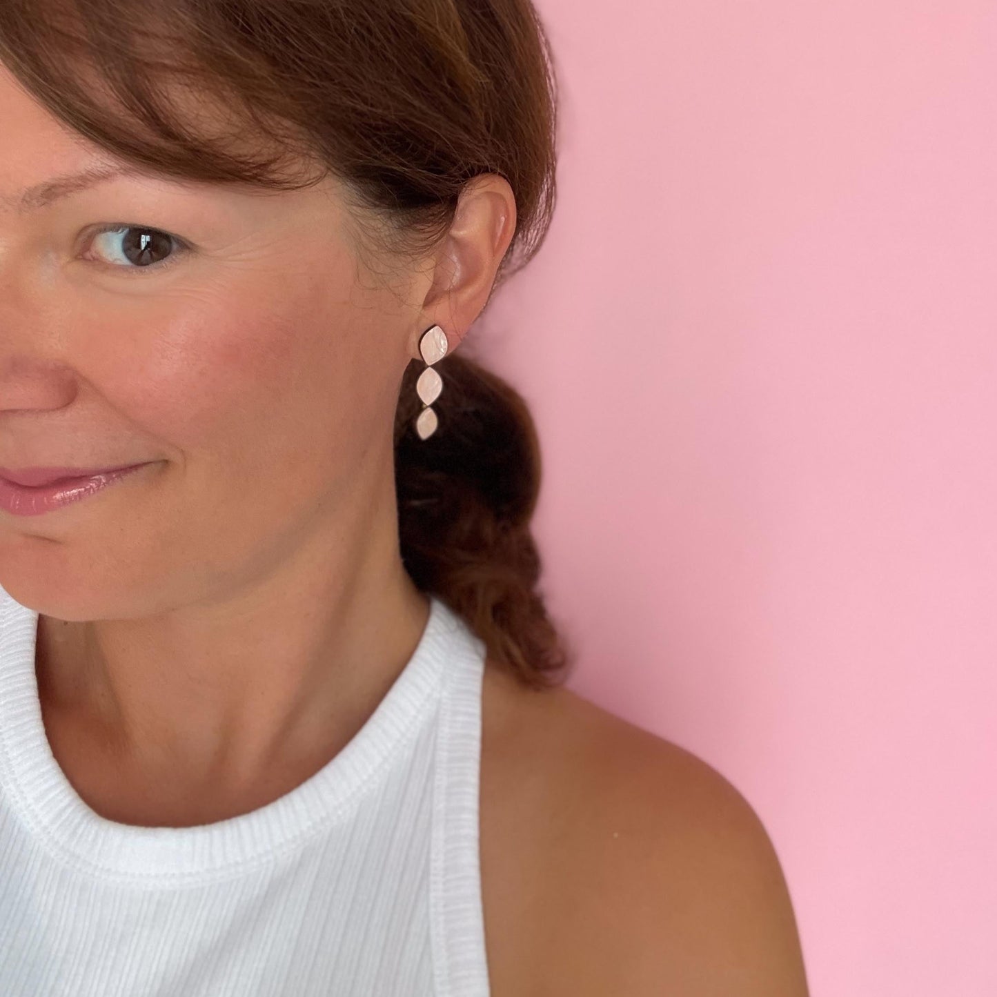 Venus Earrings in Light Pink Mother of Pearl
