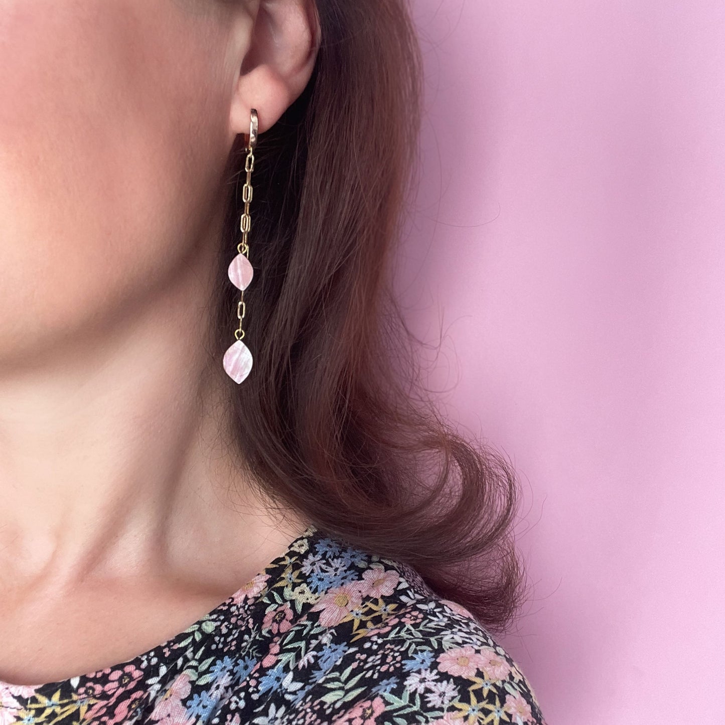 Venus on Chain Huggies in Light Pink Mother of Pearl