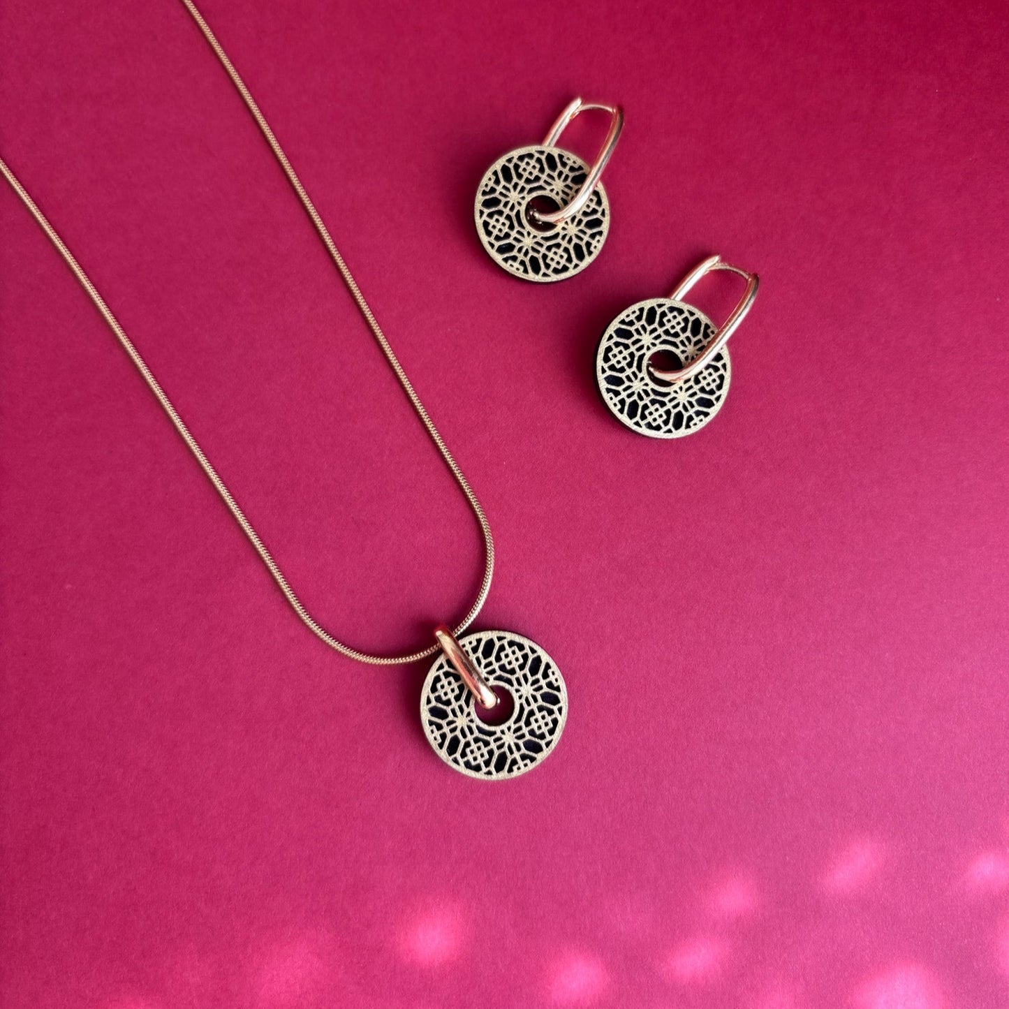 Donna Necklace in Gold