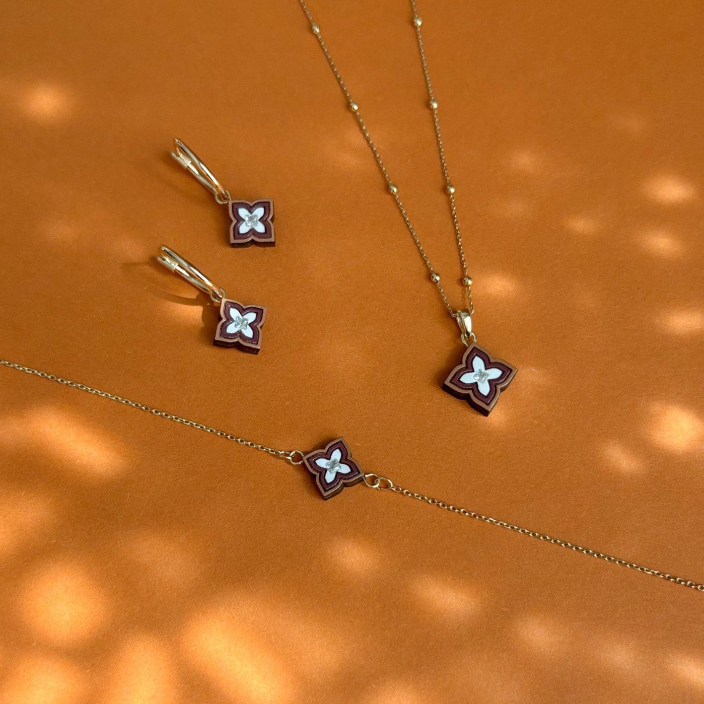 Pipa Necklace Brown on Gold