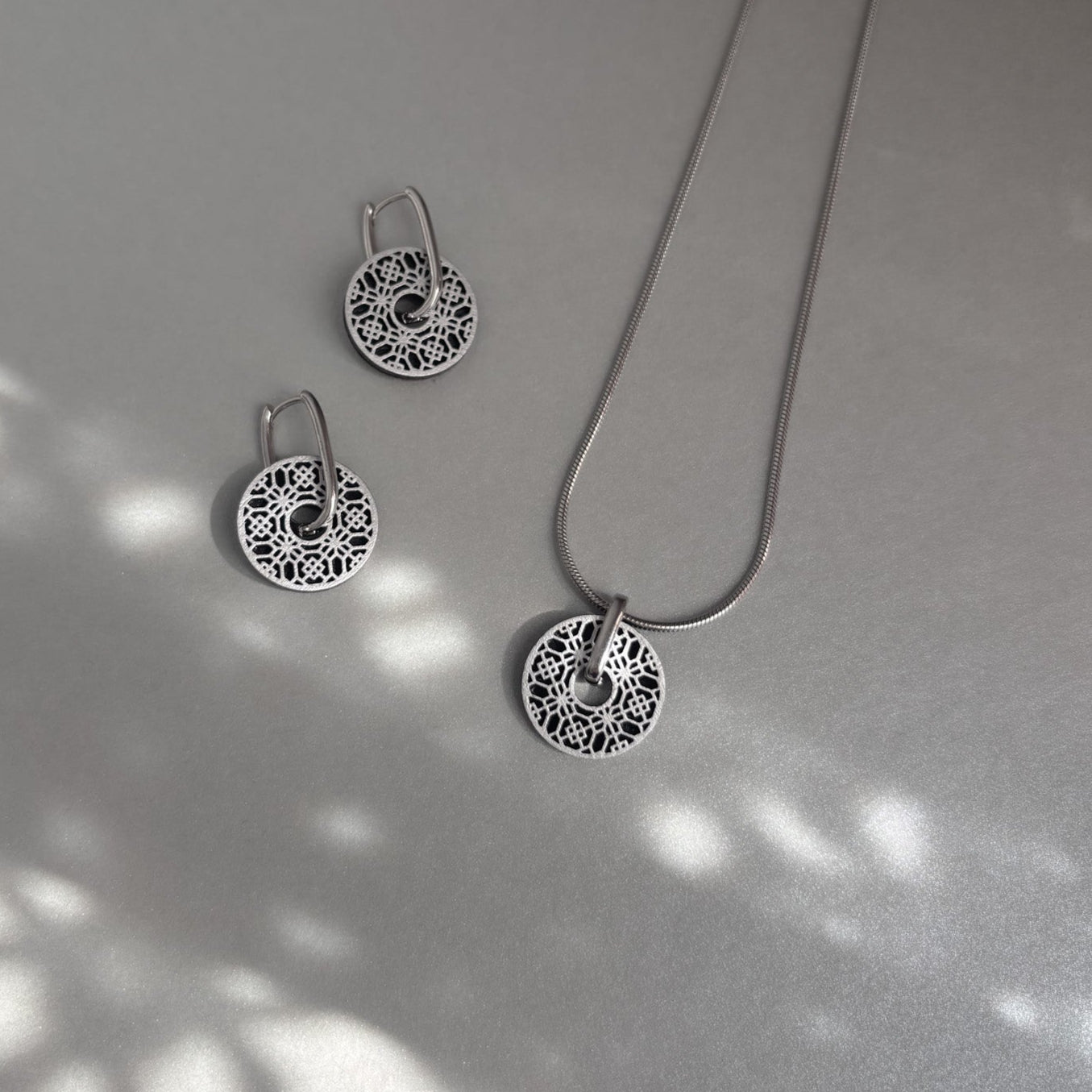 Donna Hoops in Silver