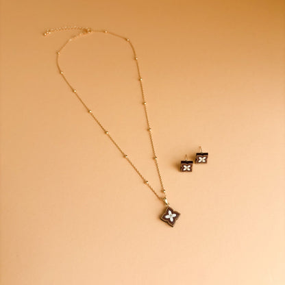 Pipa Necklace Brown on Gold