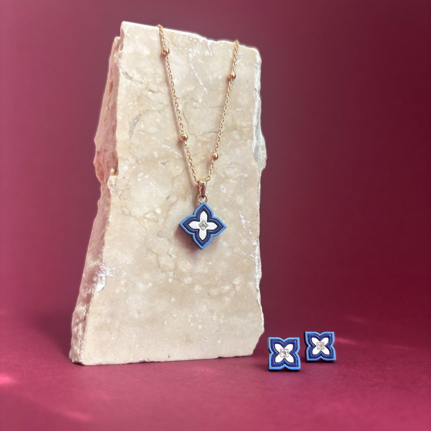 Pipa Necklace Blue on Gold