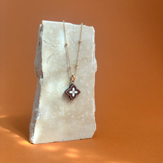 Pipa Necklace Brown on Gold