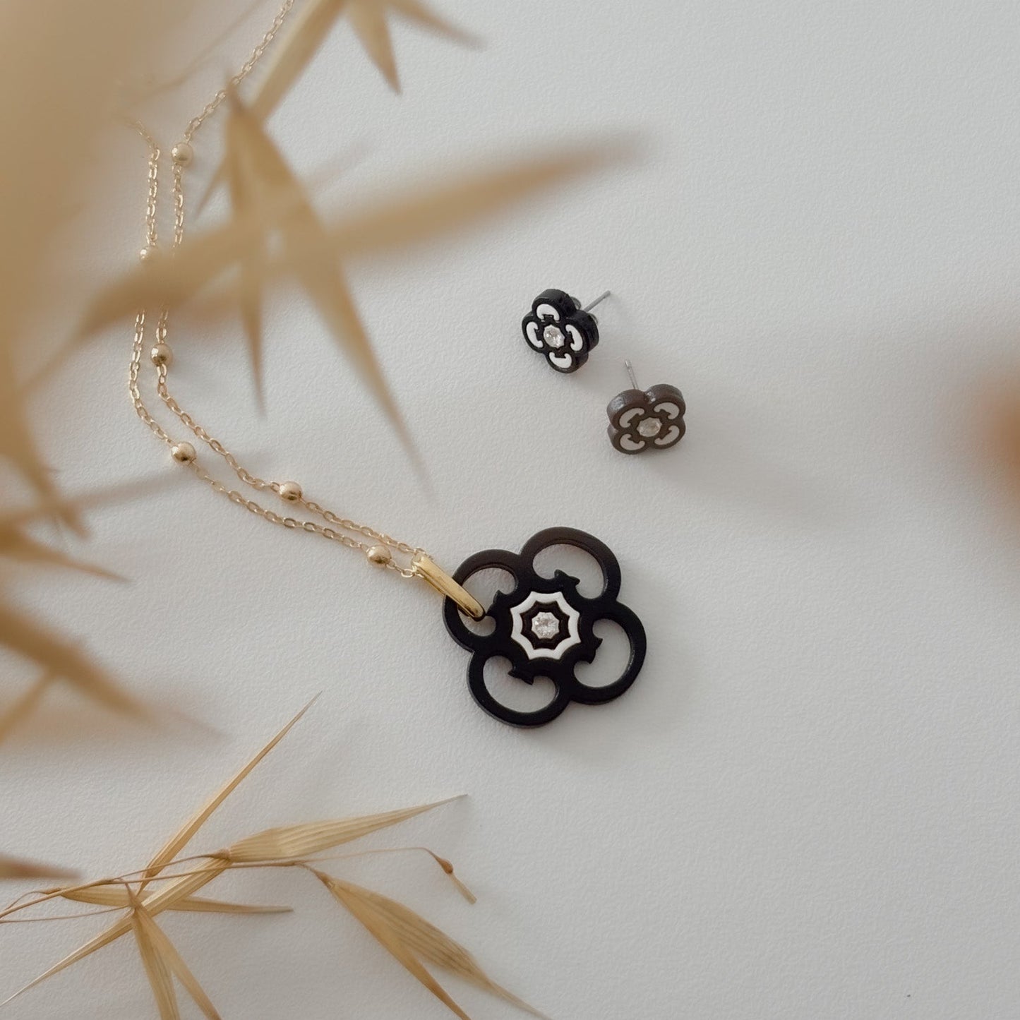 Large Clover Necklace Black & White