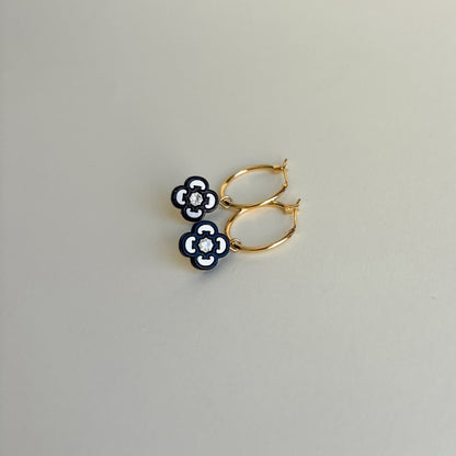 Clover Hoops in Black & White