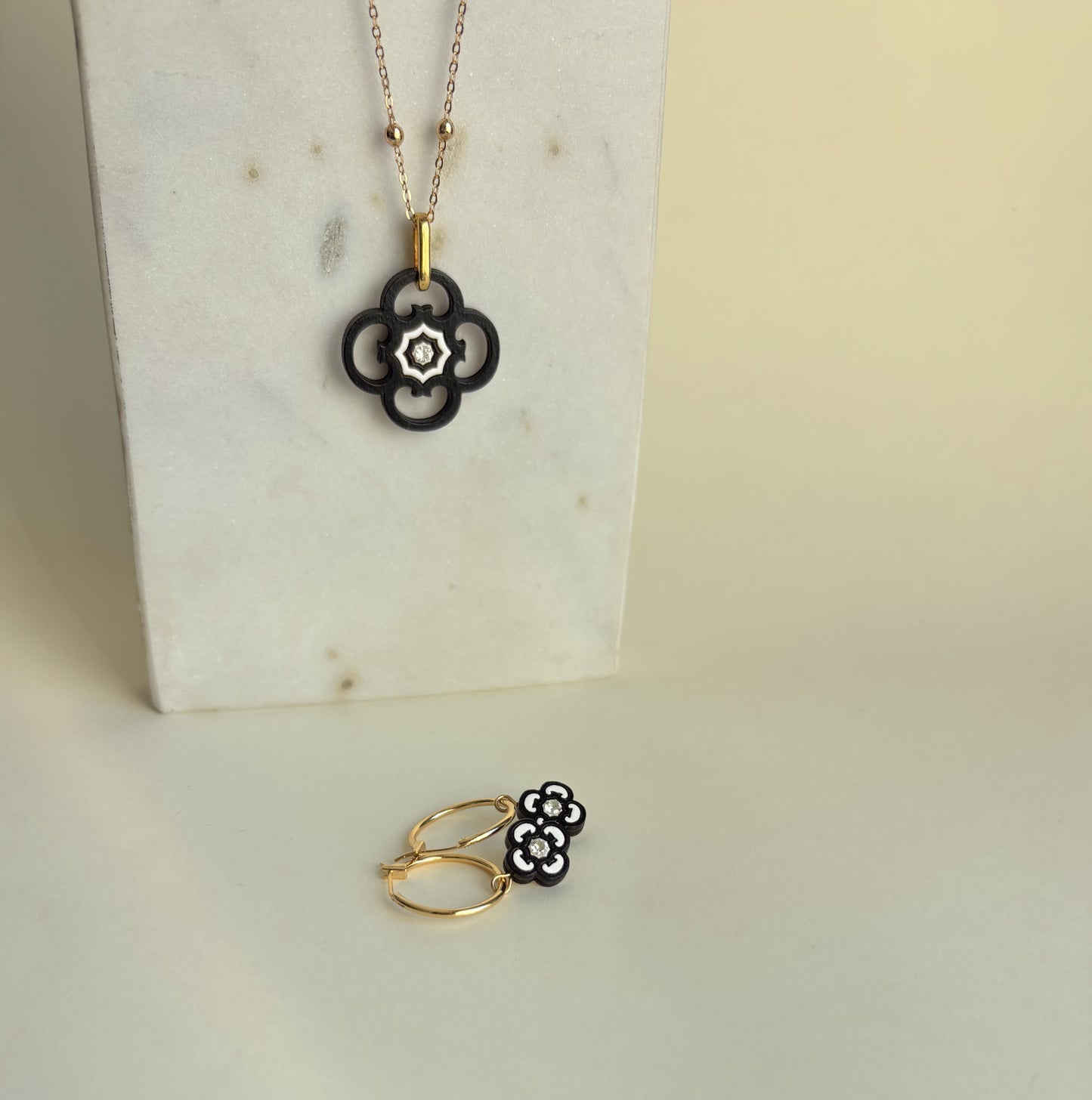 Large Clover Necklace Black & White