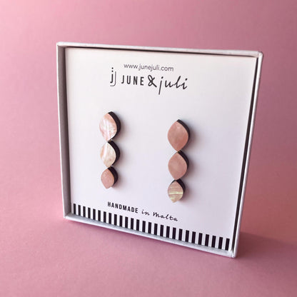 Venus Earrings in Light Pink Mother of Pearl