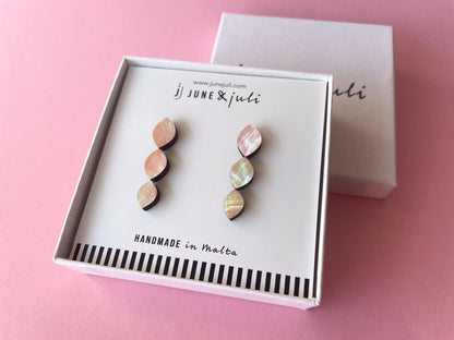 Venus Earrings in Light Pink Mother of Pearl